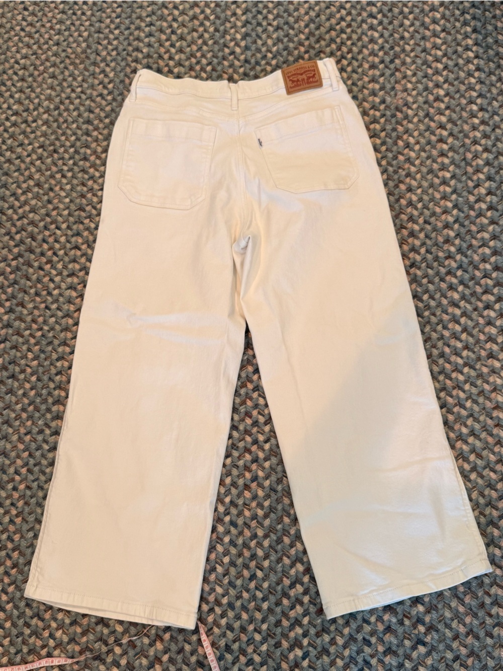 Levi’s Mile High Cropped Wide Leg Button-Fly Pants in White (Size 31) - Picture 6 of 7